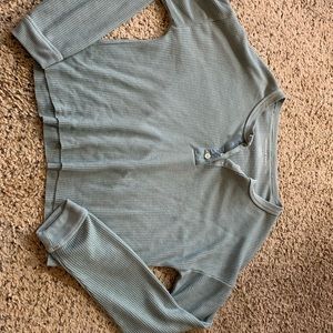 Super cute crop button up